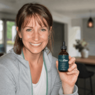 Woman talking about maintaining steadier blood sugar levels and feeling more energized throughout the day